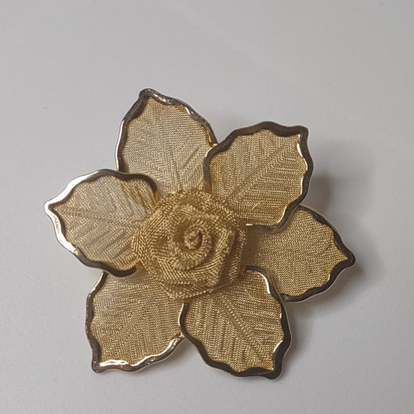 Lightweight Gold Tone Metal Mesh Rose Brooch - Picture 4 of 16